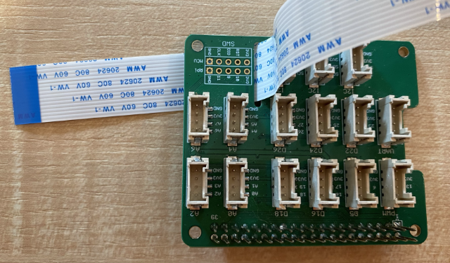 扁平电缆穿过 Grove Base Hat