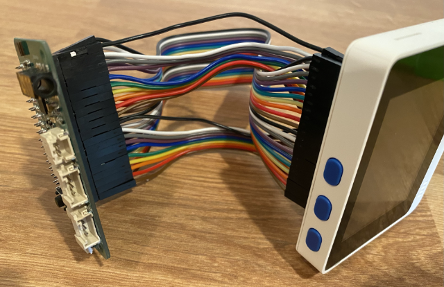 右侧引脚连接到 Wio Terminal 右侧引脚的 ReSpeaker